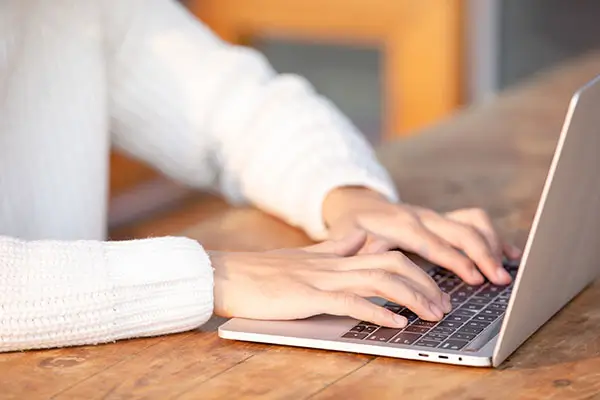 电脑蓝色显卡是什么